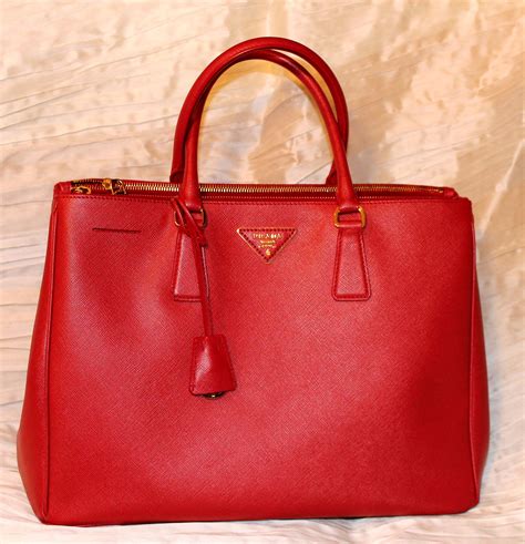 borsa prada rossa tracolla|borse a spalla prada.